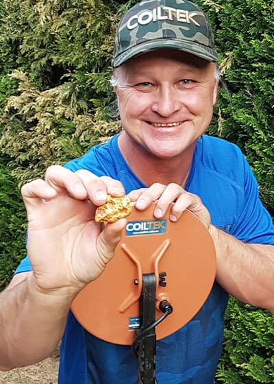 Rick-holding-11goldextreme-goldnugget